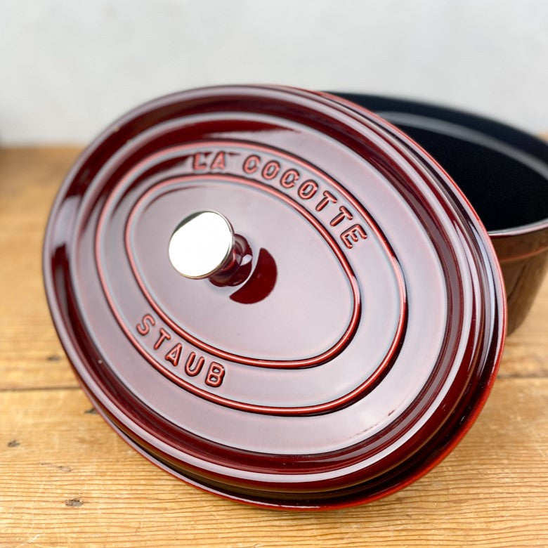 Cocotte ovale en fonte grenat