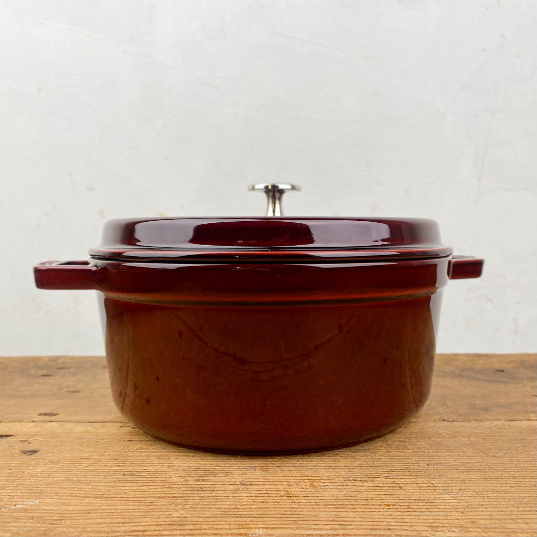Cocotte ronde en fonte grenat