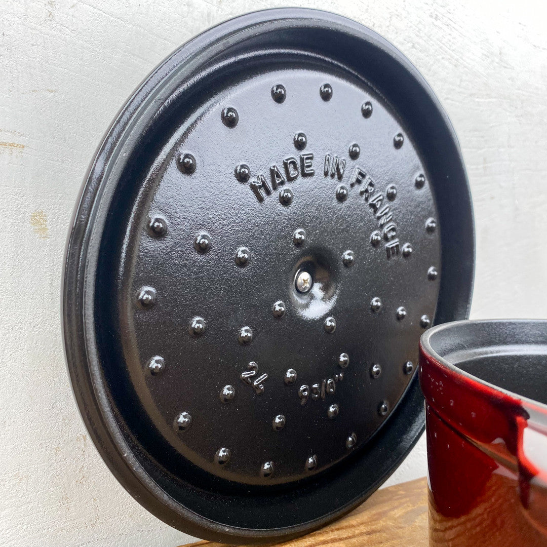 Cocotte ronde en fonte grenat