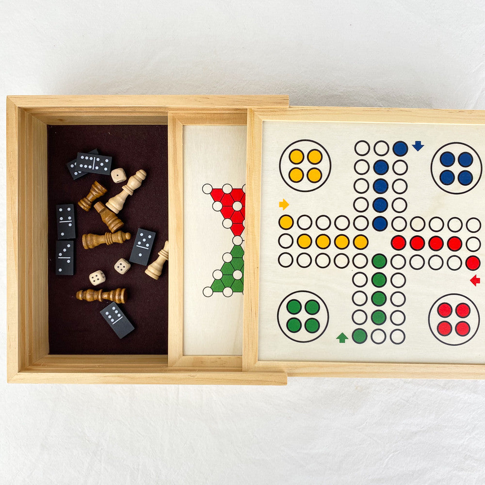 Coffret de jeux de plateau en bois