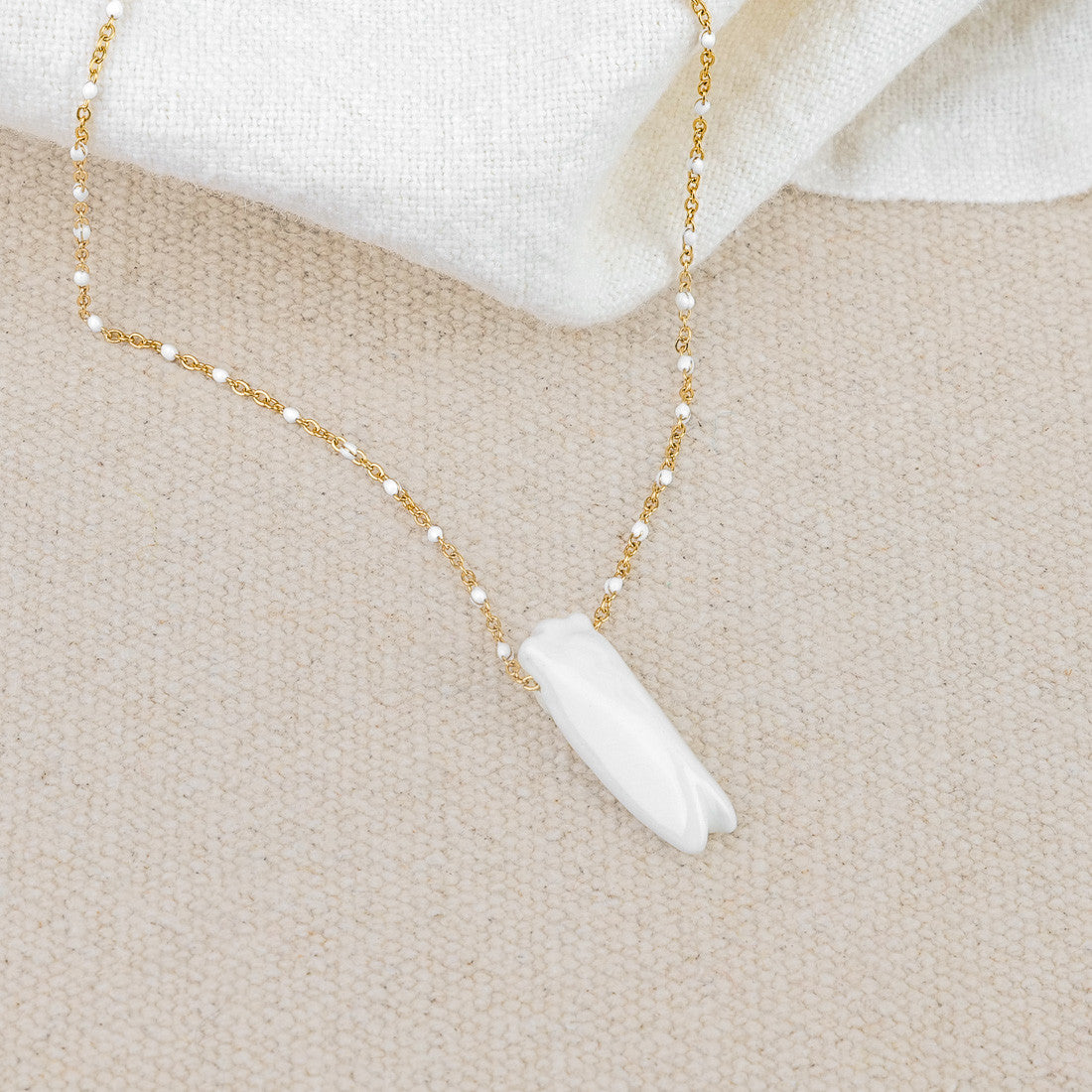 Collier cigale céramique blanche