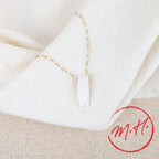 Collier cigale faïence blanche