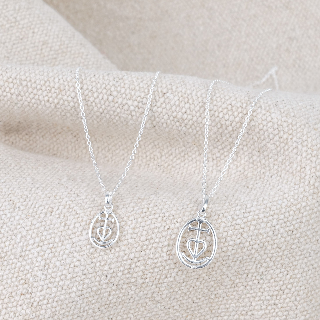 Collier Croix de Camargue argent entourée