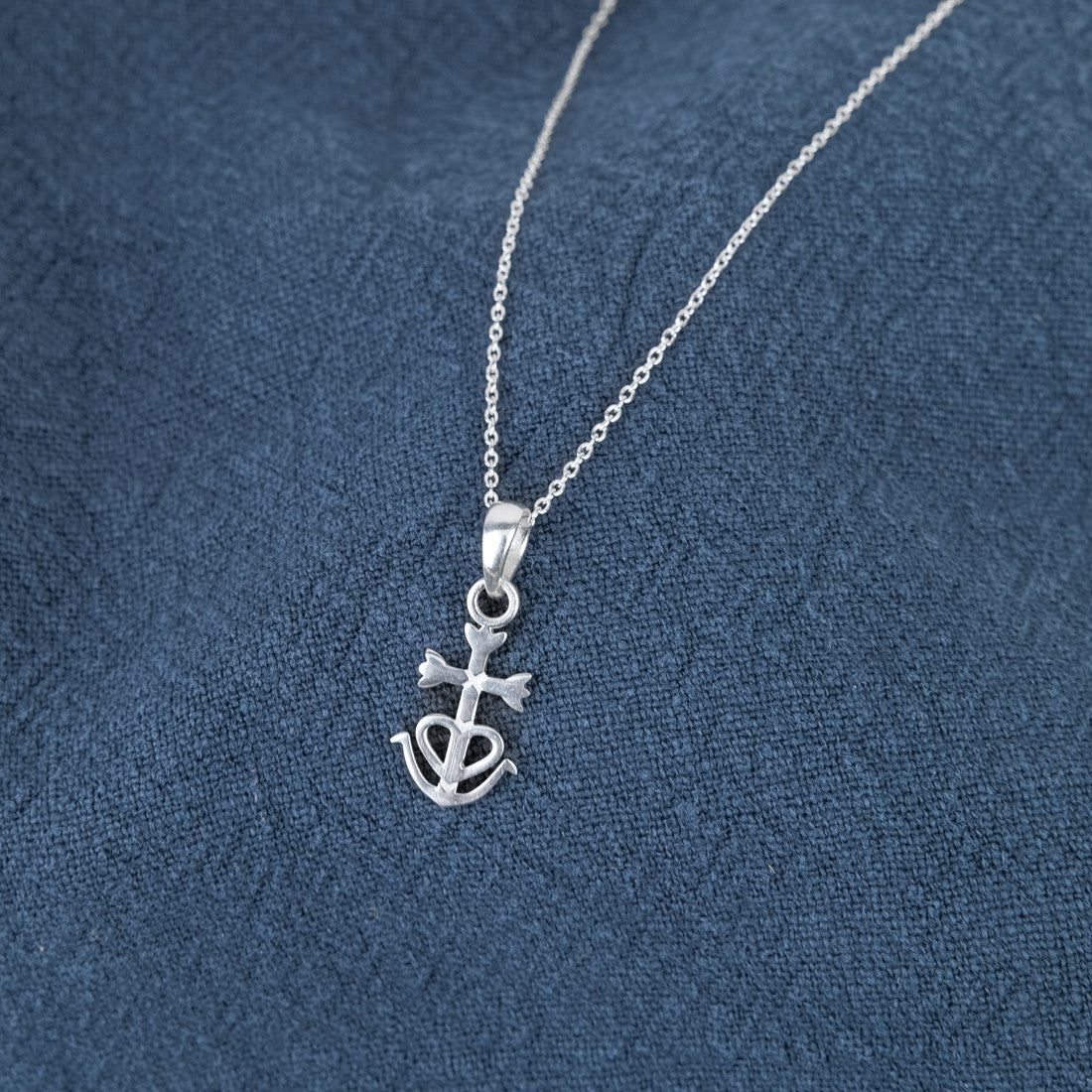 Collier croix de Camargue en argent