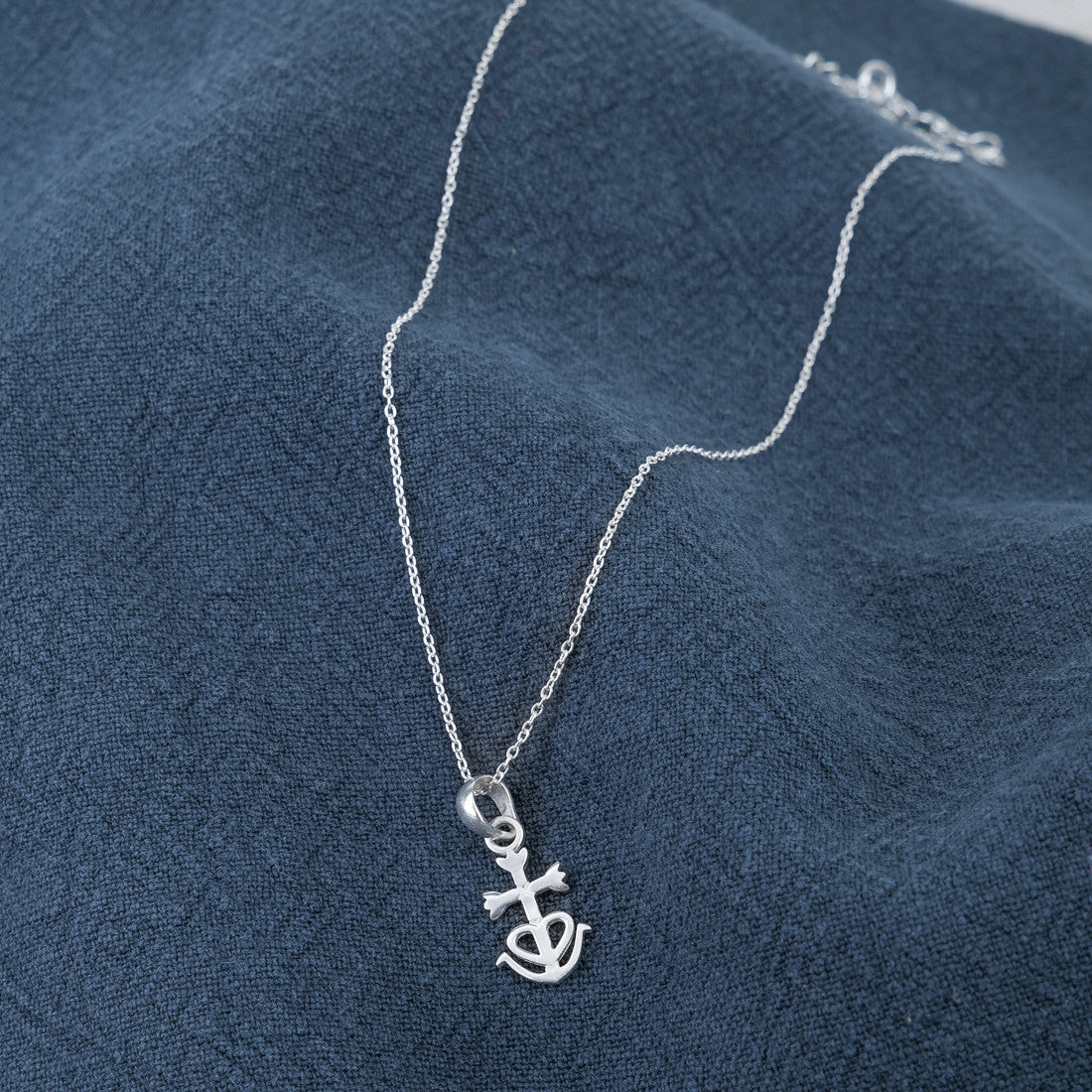Collier croix de Camargue en argent