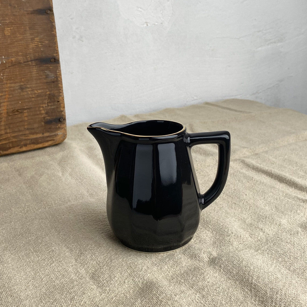Crémier en porcelaine noire filet or