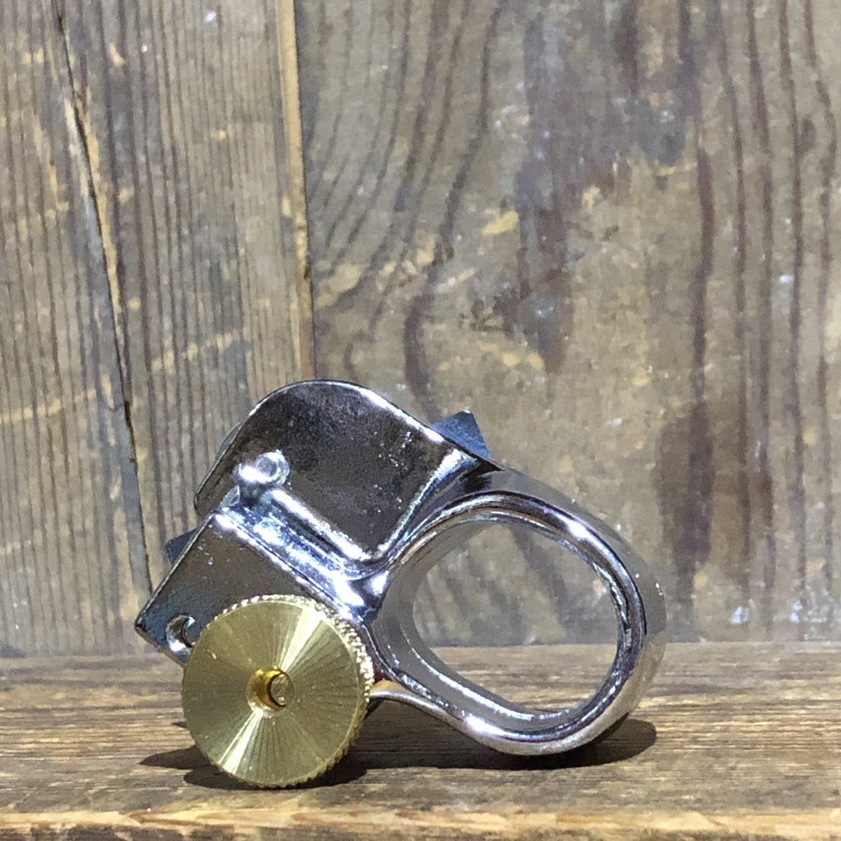 Cutter à doigt pour le cuir