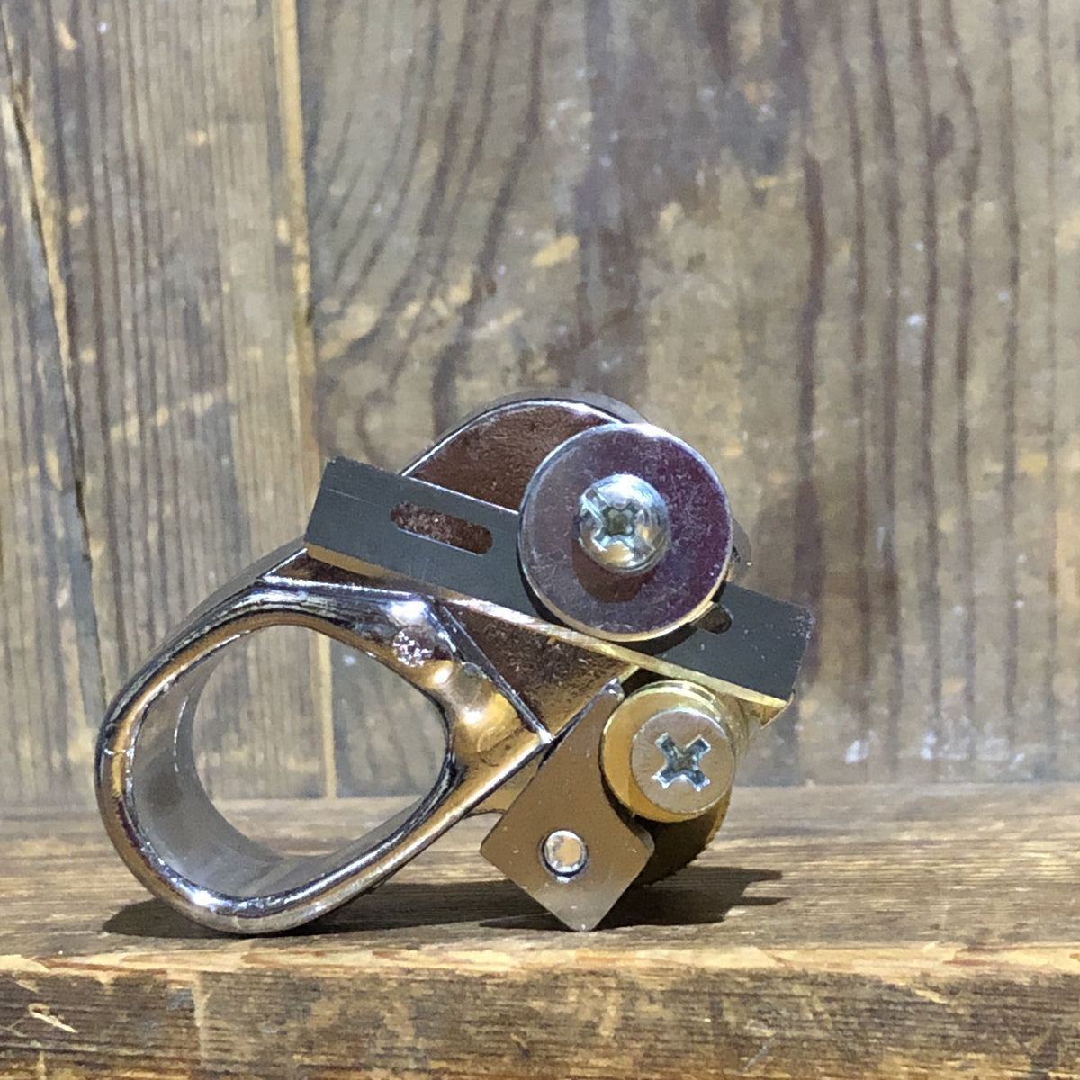 Cutter à doigt pour le cuir