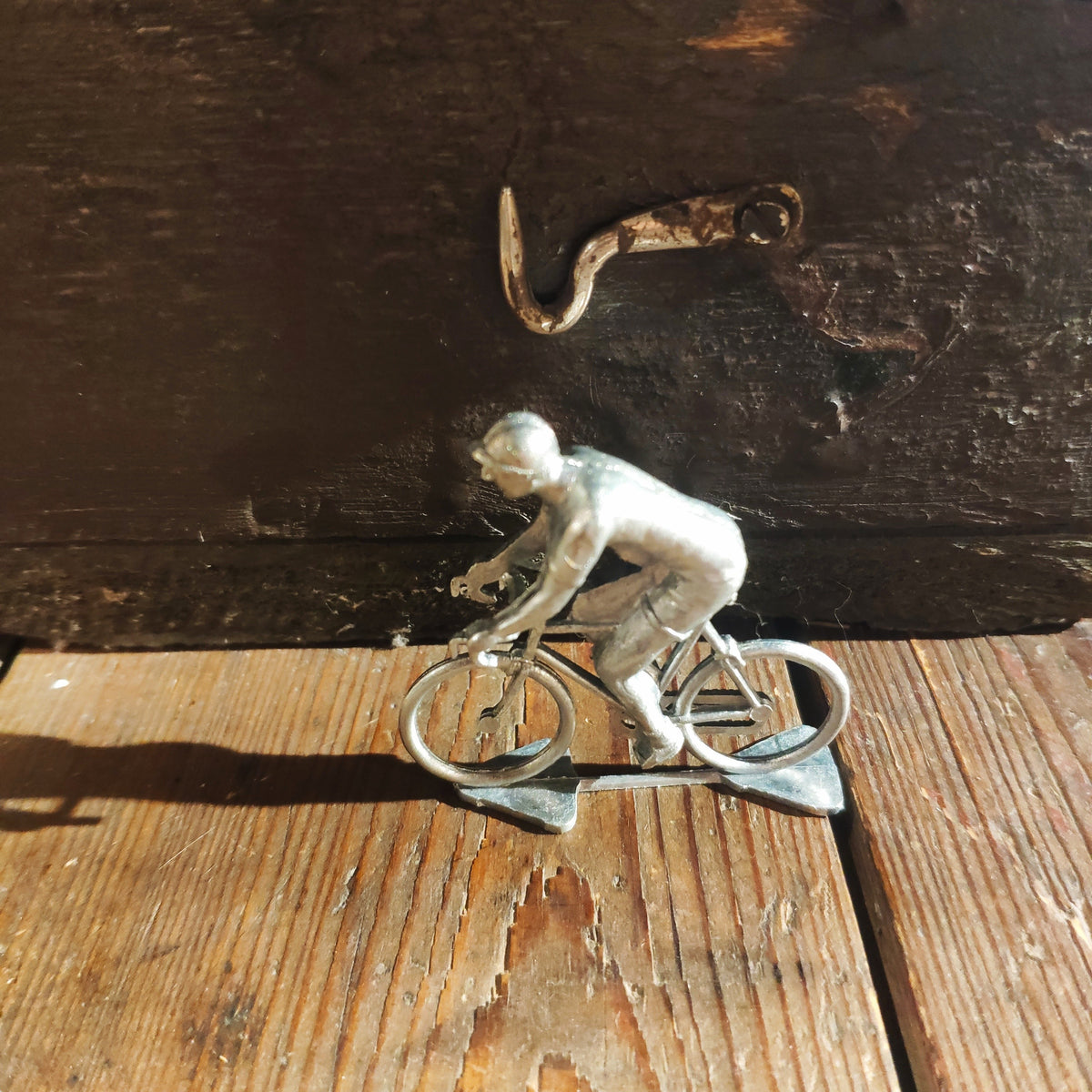 Cycliste non peint