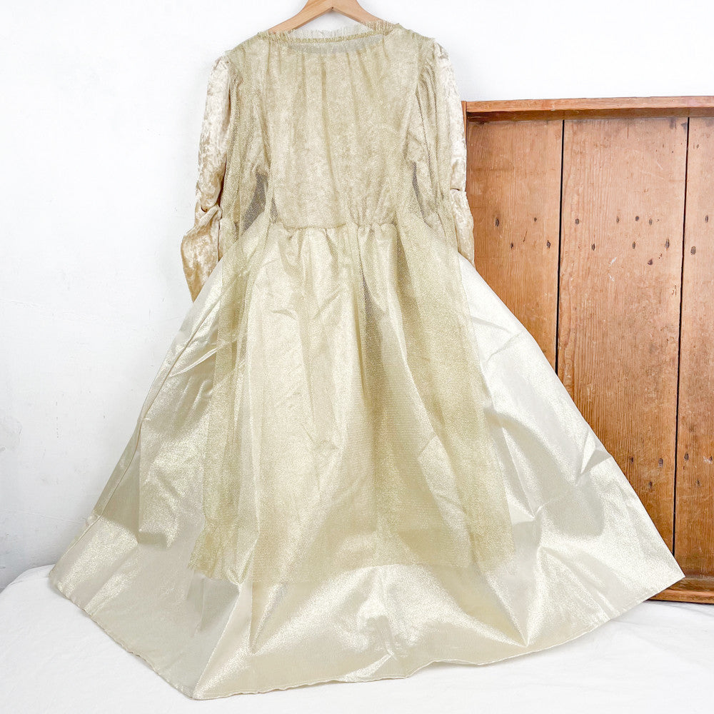 Déguisement robe de princesse dorée à cape