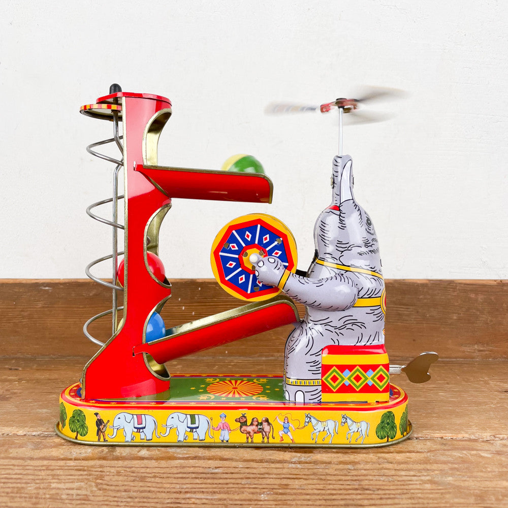 Eléphant mécanique en métal