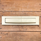 Entrée de boîte aux lettre à battant en laiton