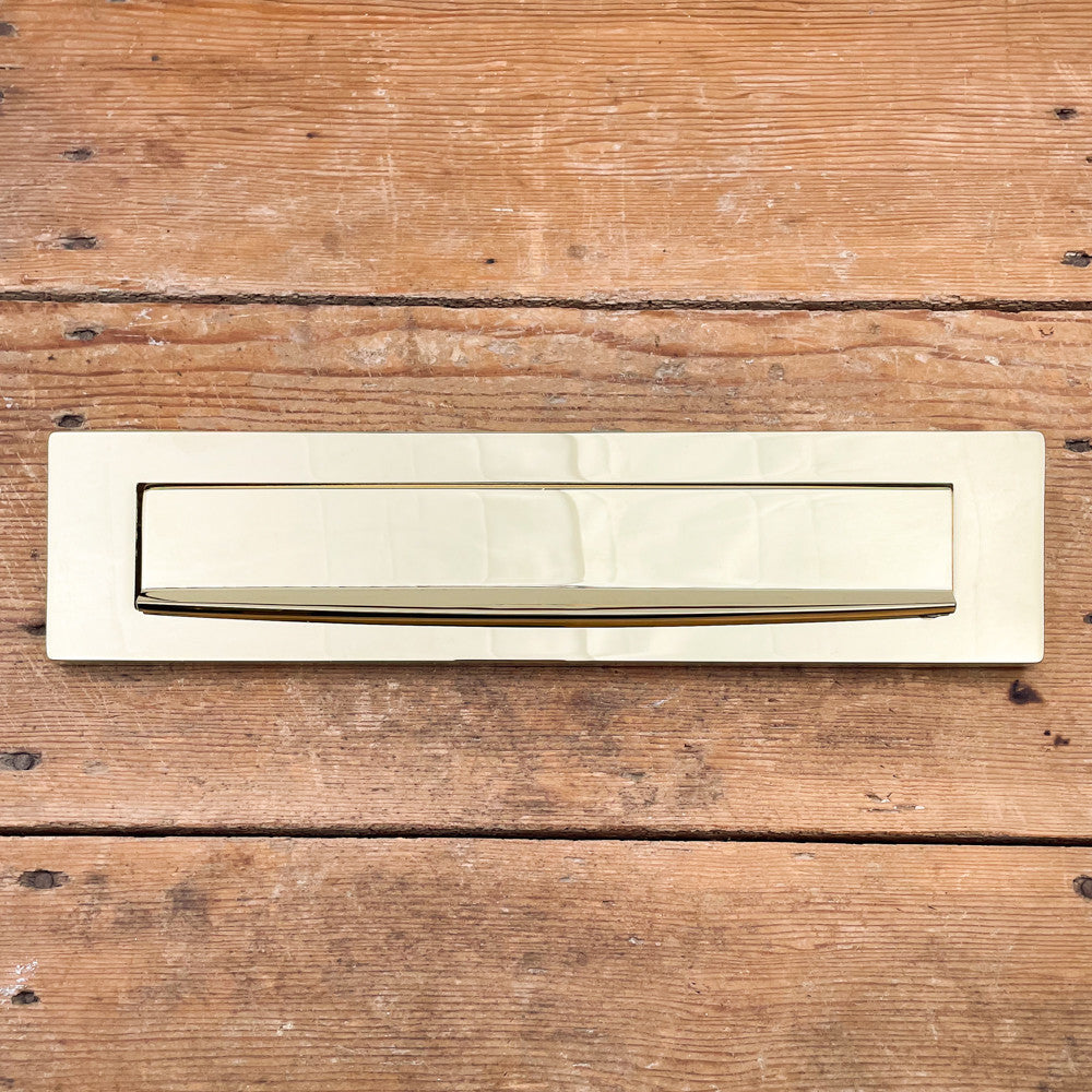 Entrée de boîte aux lettre à battant en laiton