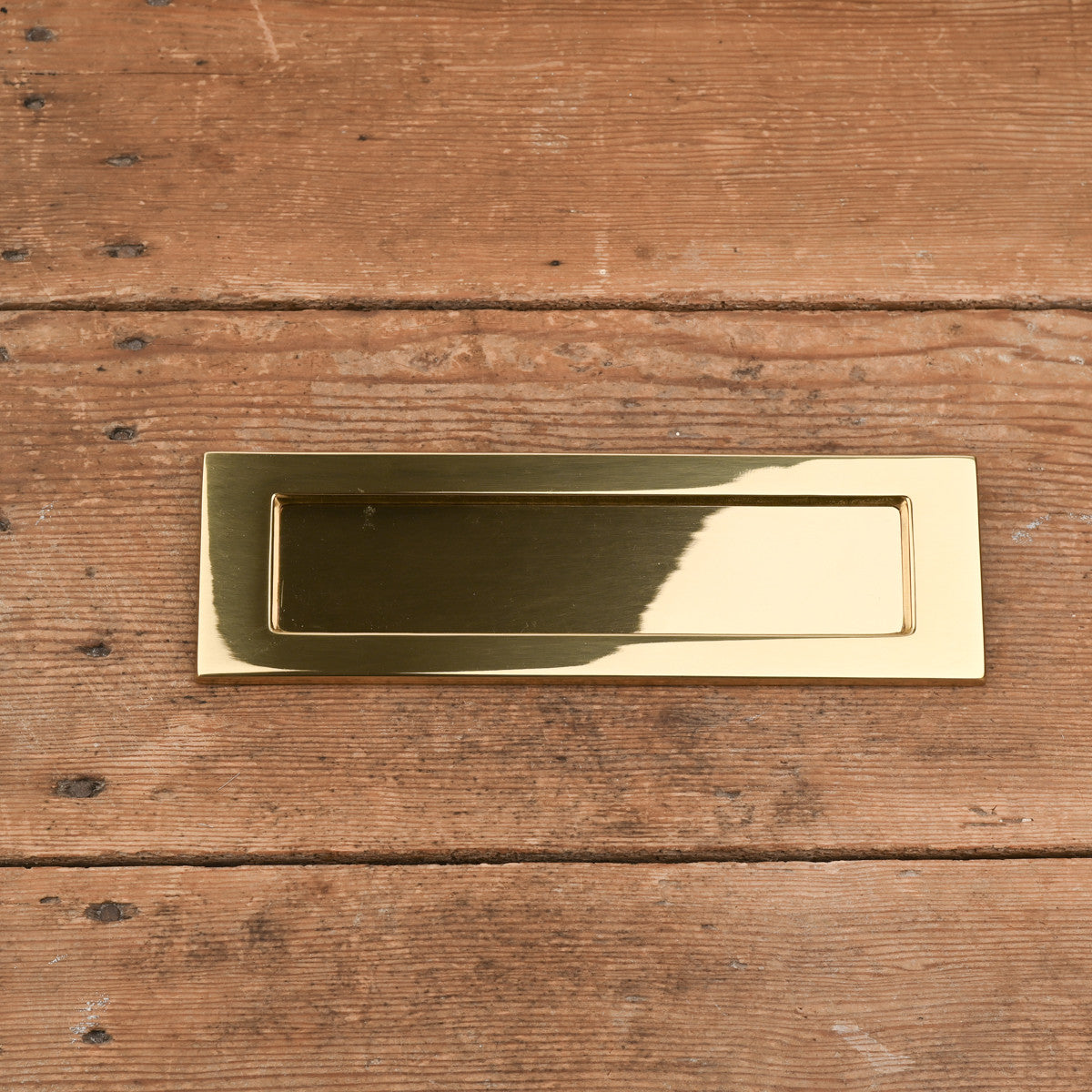 Entrée de boîte aux lettres en laiton avec ressort