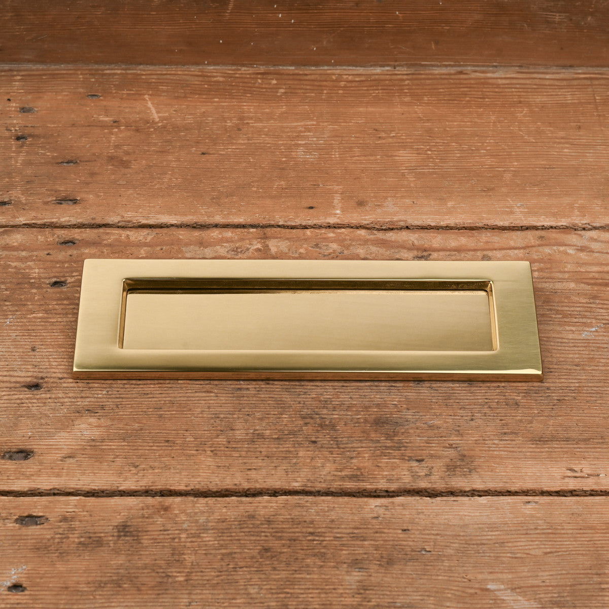 Entrée de boîte aux lettres en laiton avec ressort