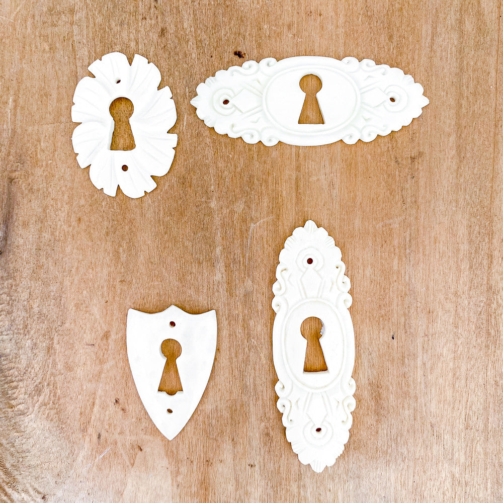 Entrée de clef en os et porcelaine