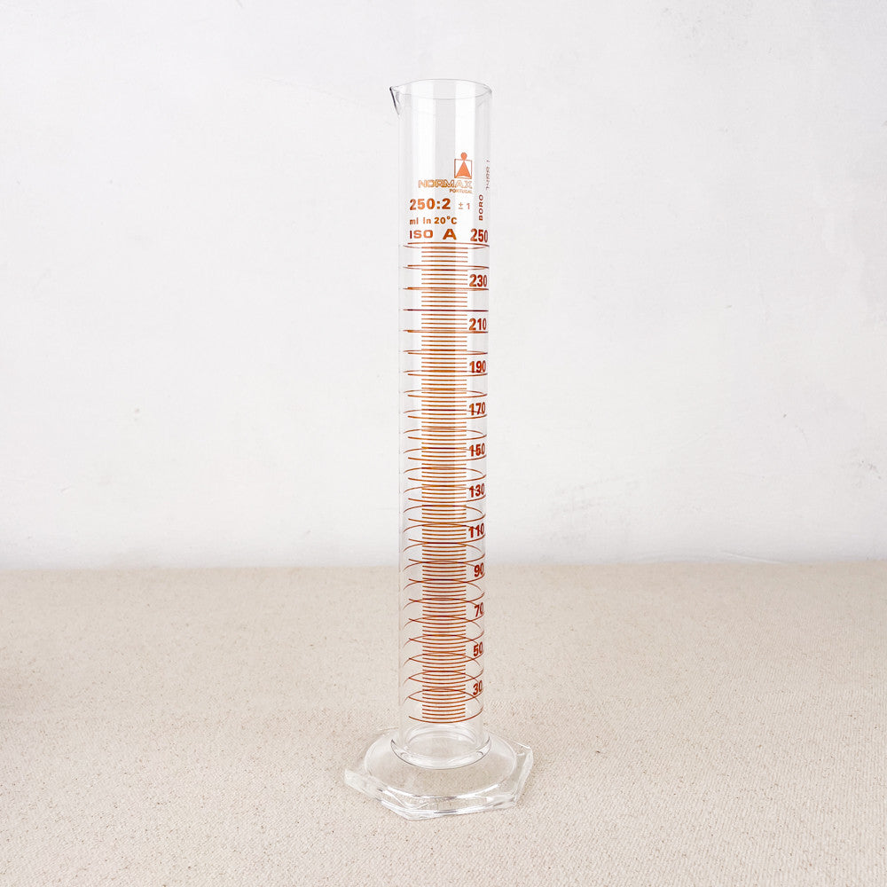 Éprouvette graduée 250ml en verre