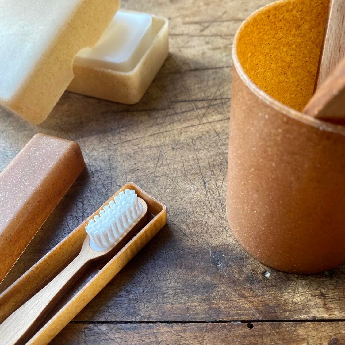 Étui à brosse à dents en bois d'épicéa liquide