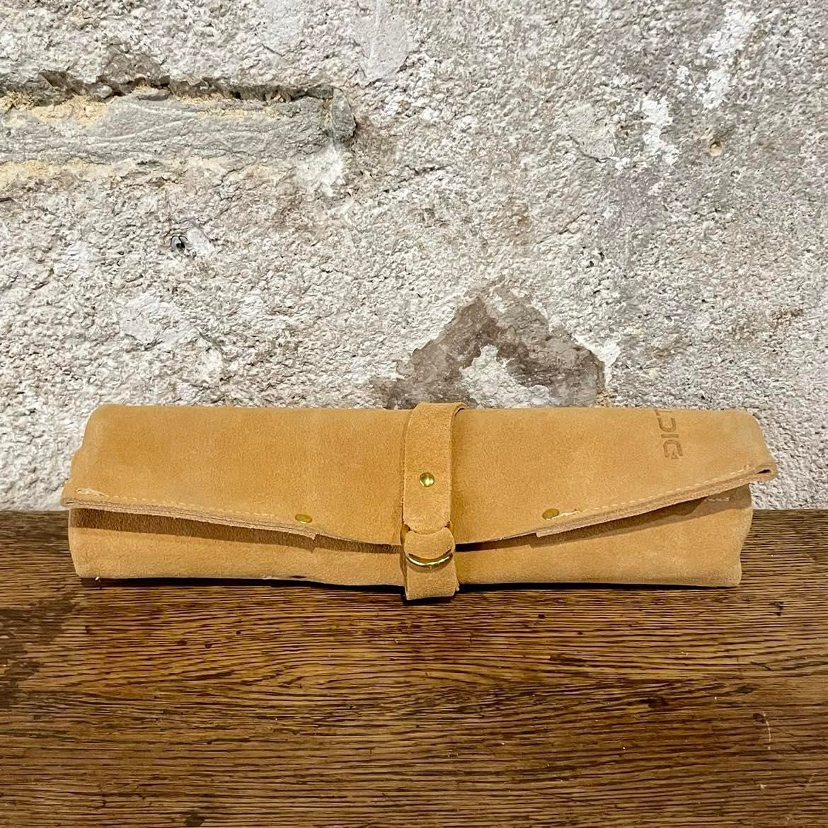 Etui roulable en cuir
