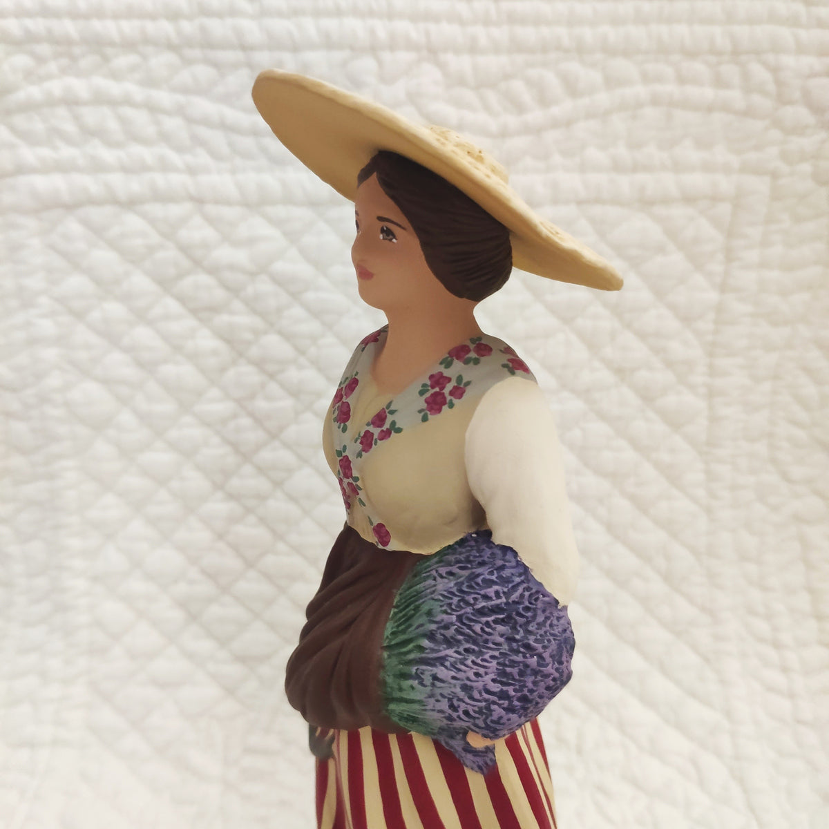 Femme à la lavande 18cm