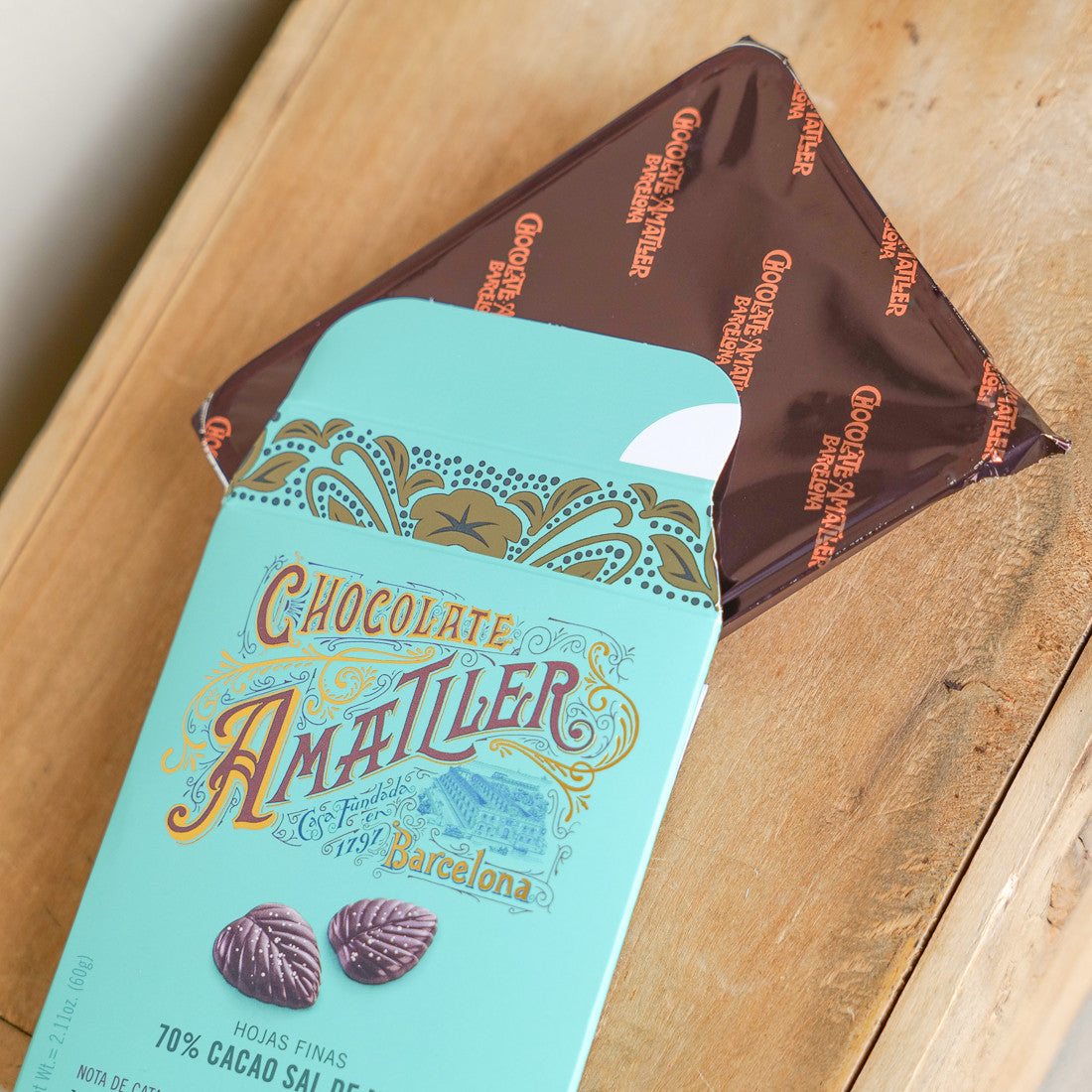 Feuilles en chocolat noir avec sel de mer