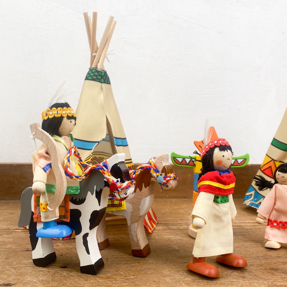 Figurines indiens et leur camp