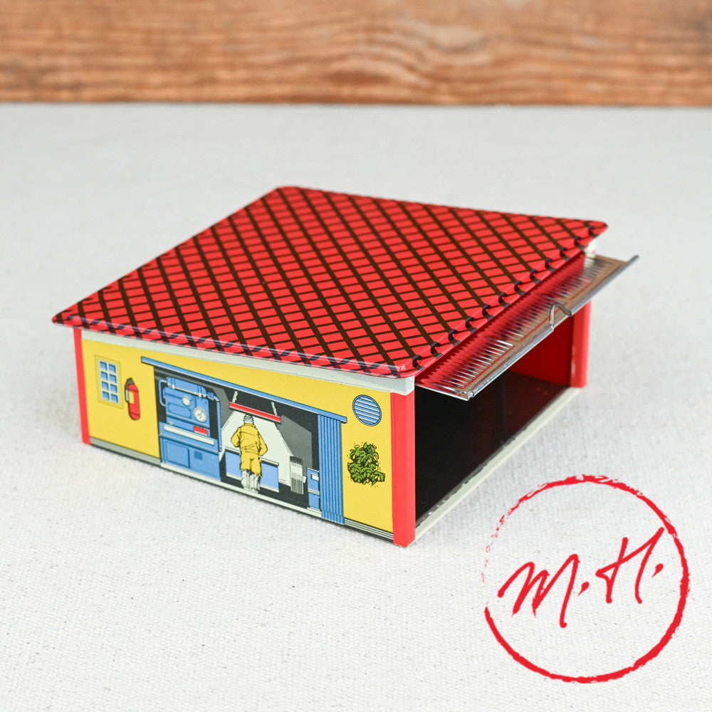 Garage miniature en tôle peinte