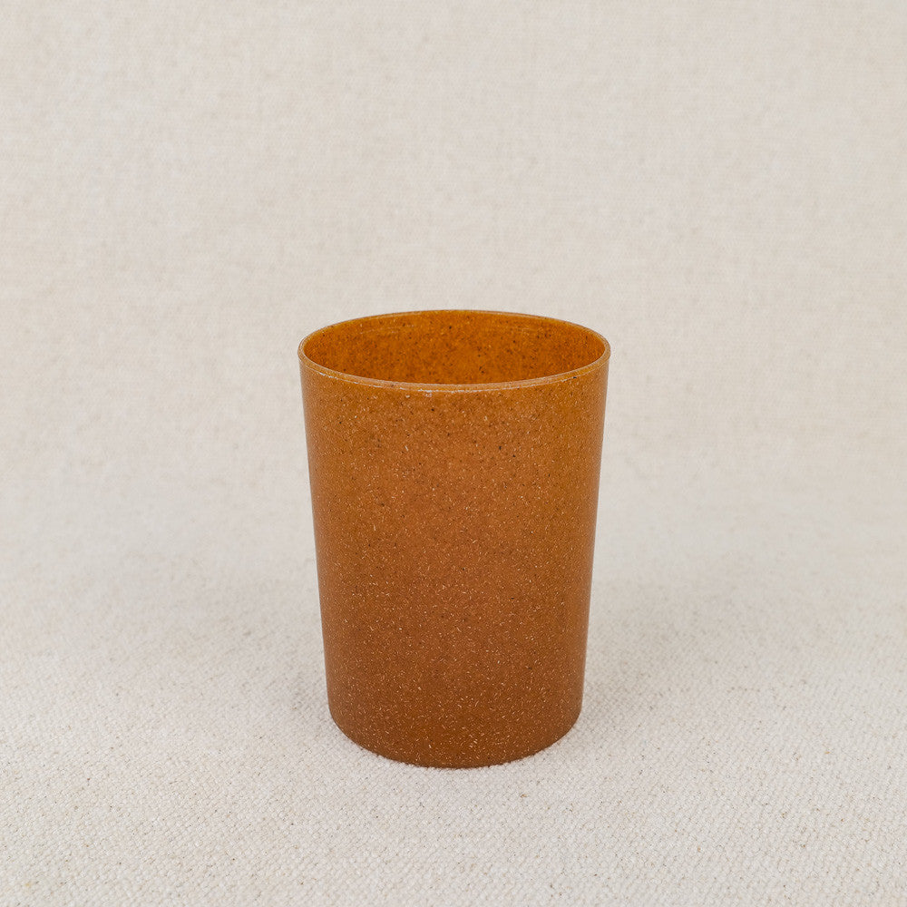 Gobelet en bois d'épicéa liquide