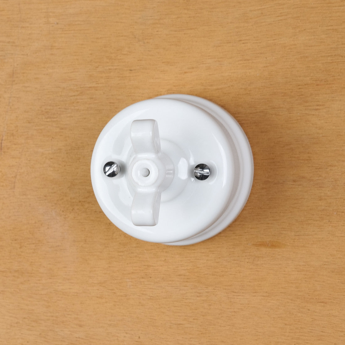 Interrupteur va-et-vient en porcelaine blanche