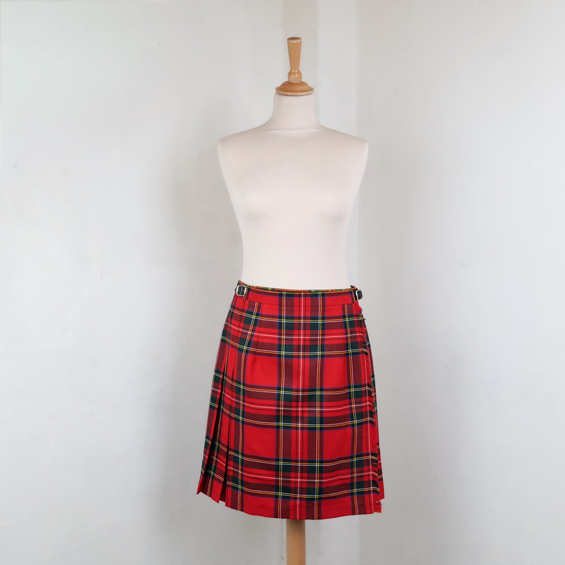 Short tartan kilt in Royal Stewart pattern