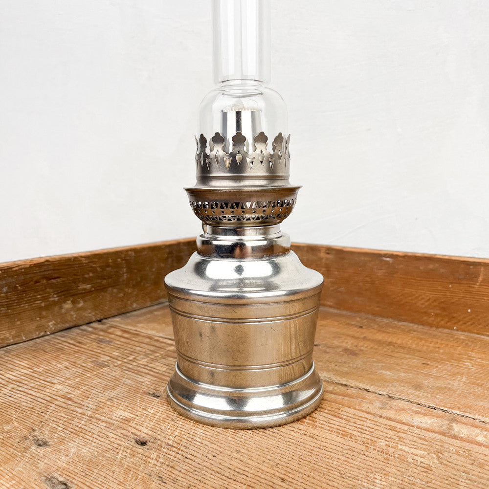 Lampe à pétrole base droite en étain