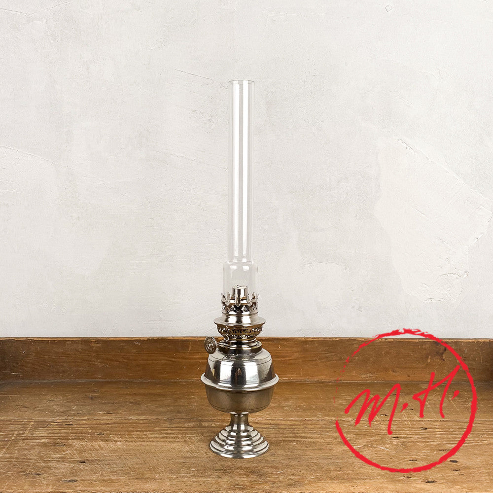 Lampe à pétrole en étain