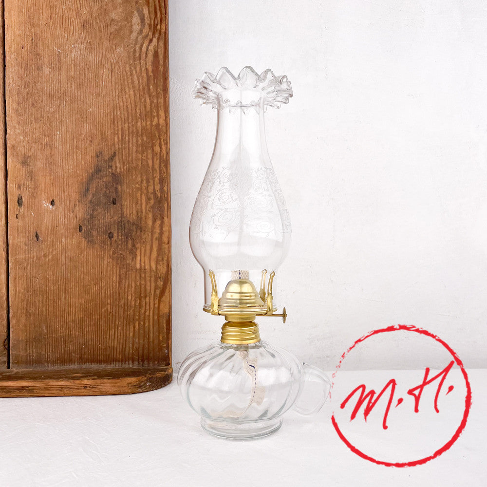 Lampe à pétrole en verre ciselé avec anse