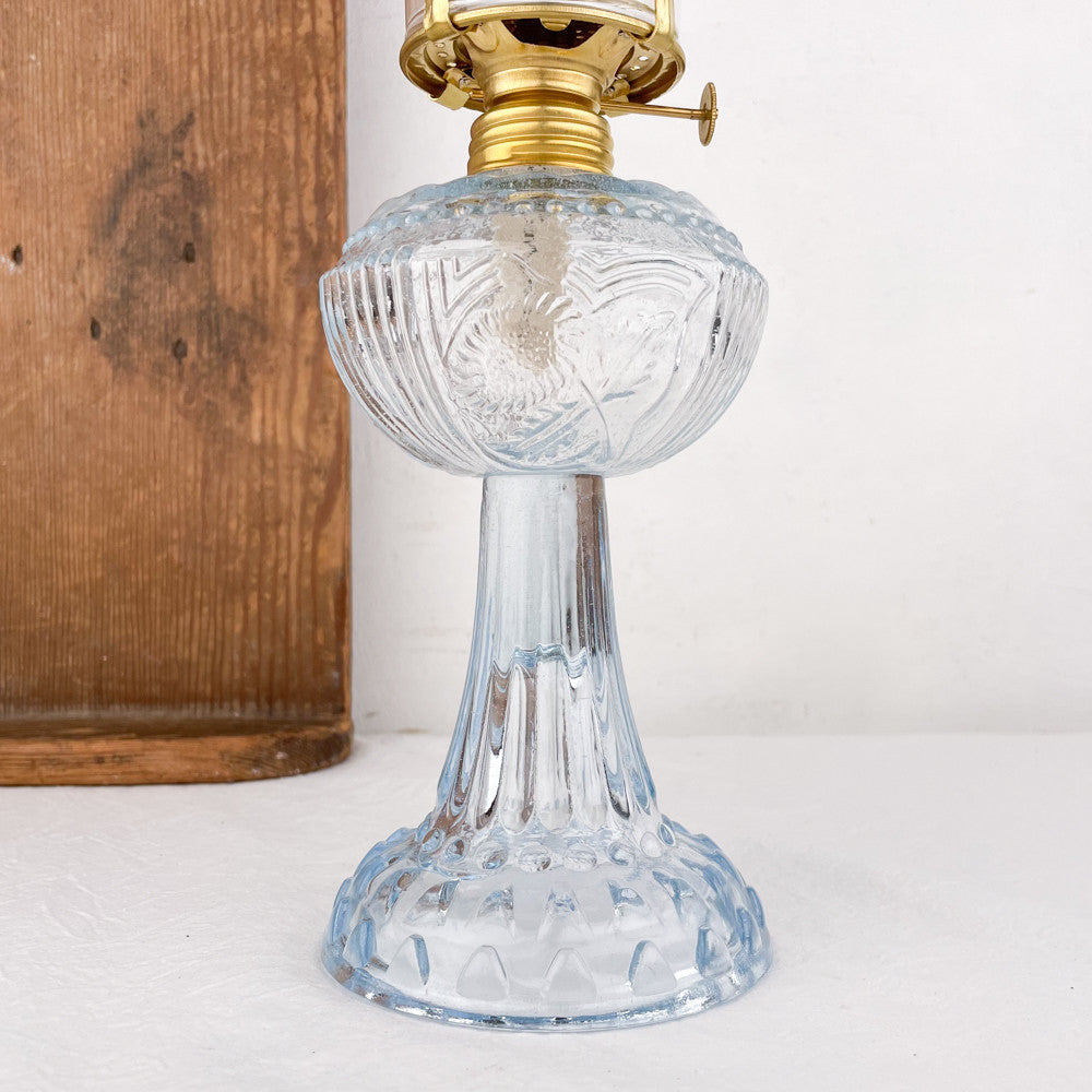 pied de lampe pétrole en verre bleu
