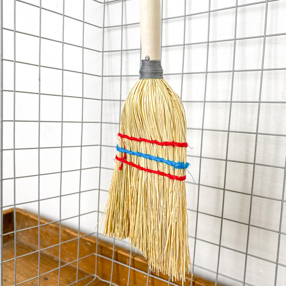 Mini balai en paille de riz