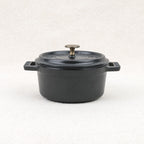 Petite cocotte individuelle en fonte Staub