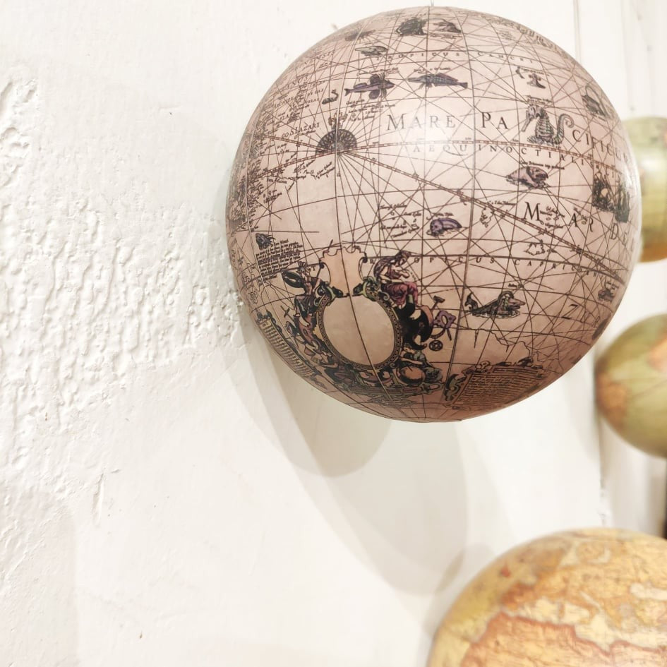 Mobile globes