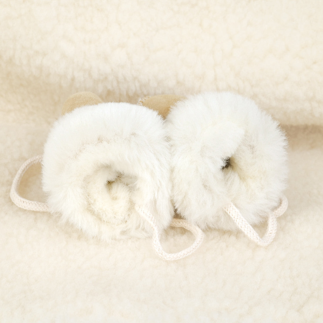 Moufles pour bébé en agneau