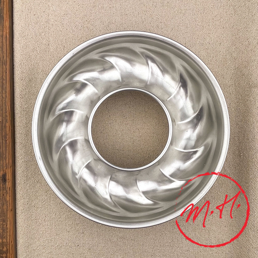 Moule à gâteau trois frères en fer blanc