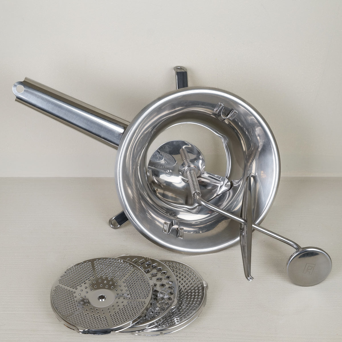 Tellier Gobel et Cie N3002BG N3004BG moulin passe-légumes inox avec ses trois grilles interchangeables détachées