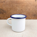 Mug en émail blanc liseré bleu