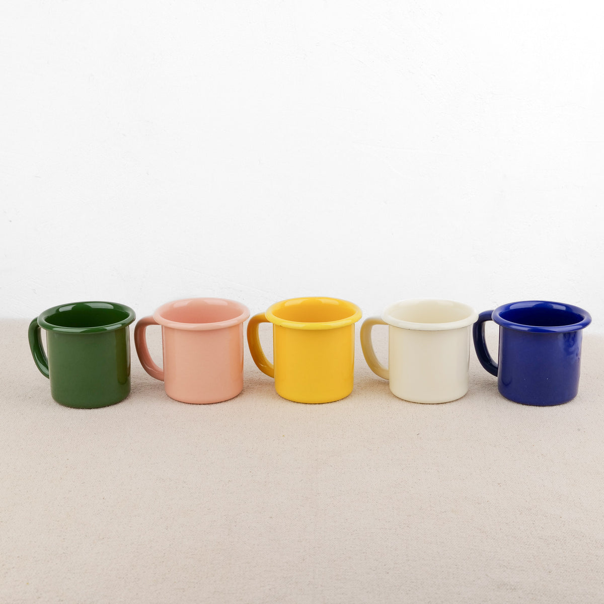 Mug en émail coloré