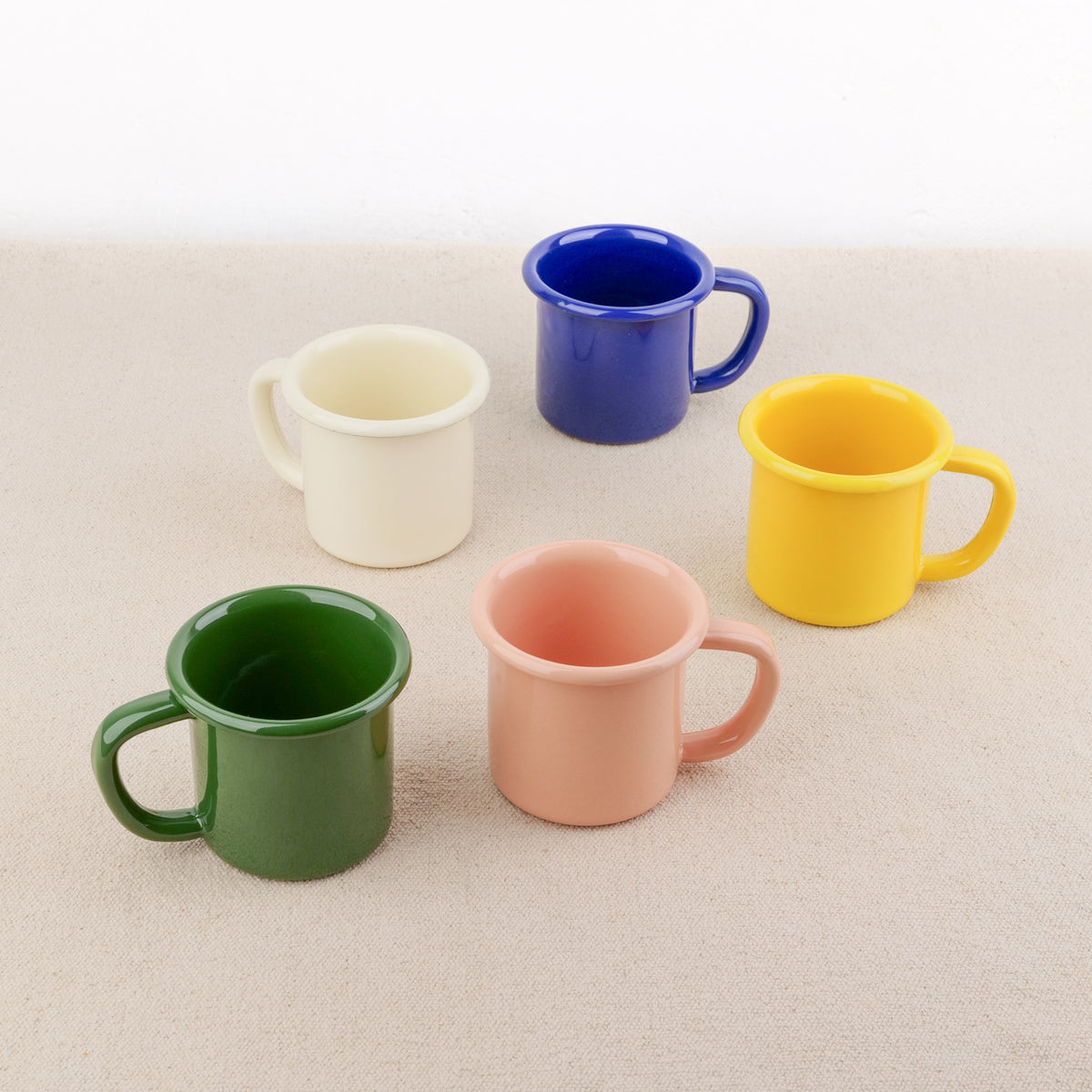 Mug en émail coloré