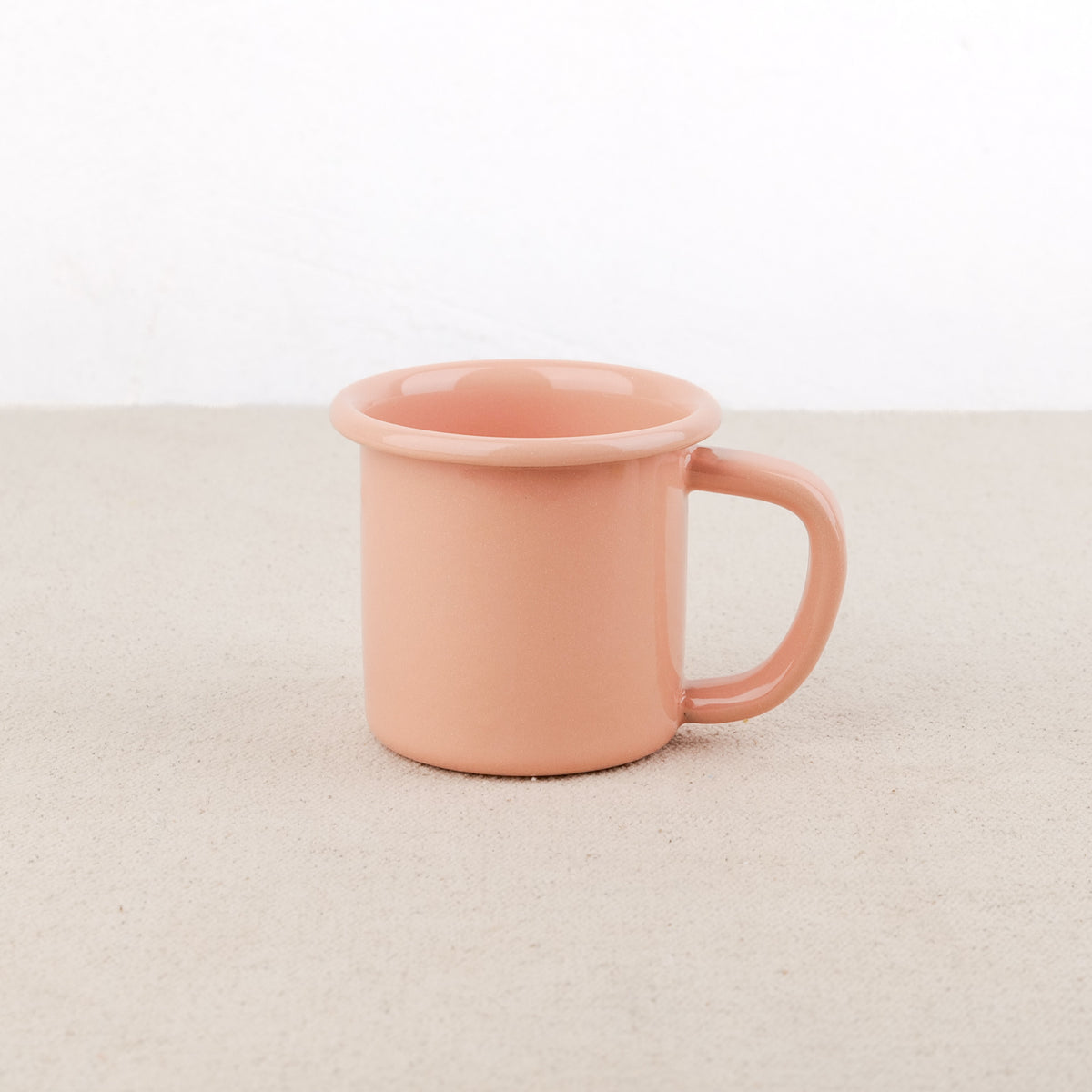 Mug en émail coloré
