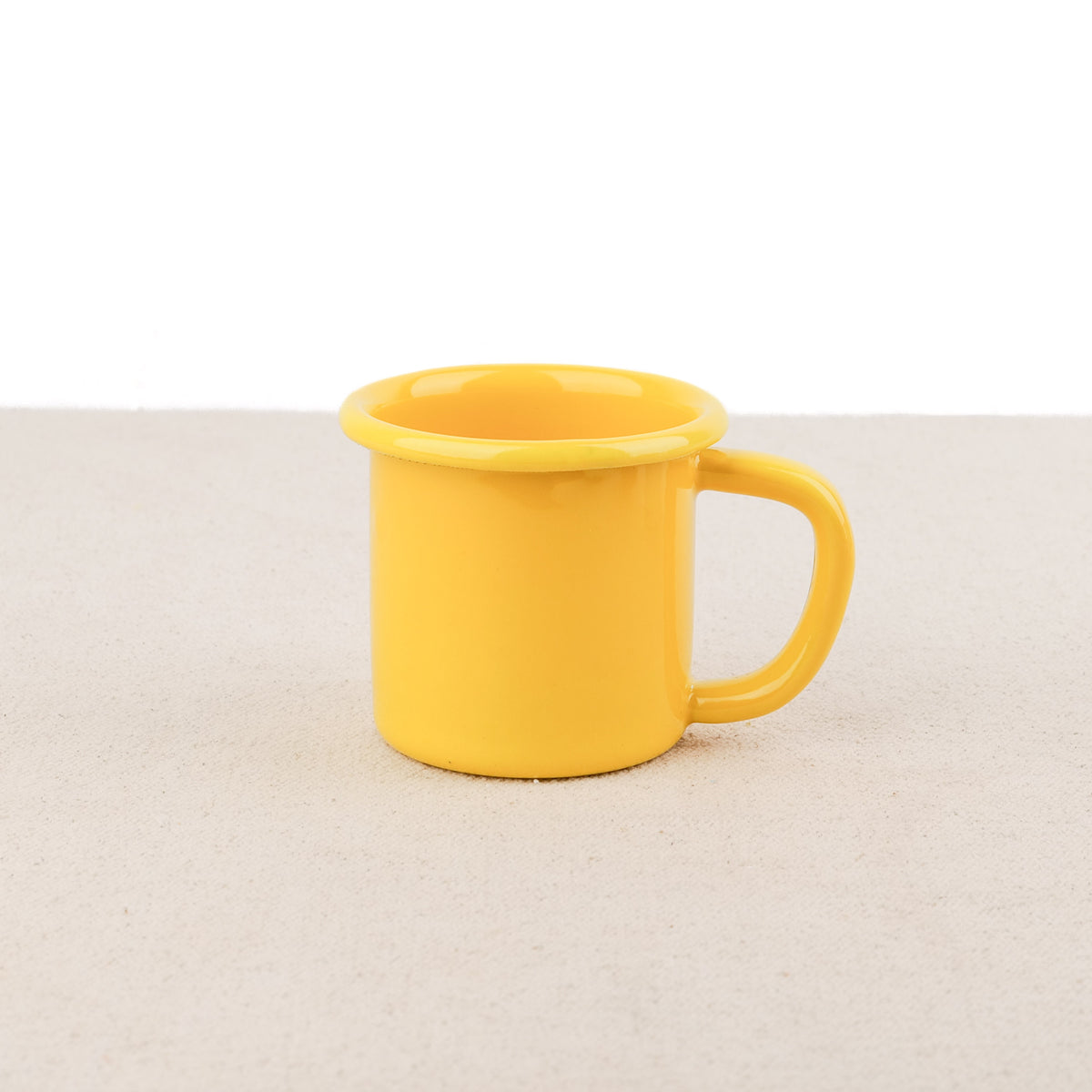 Mug en émail coloré