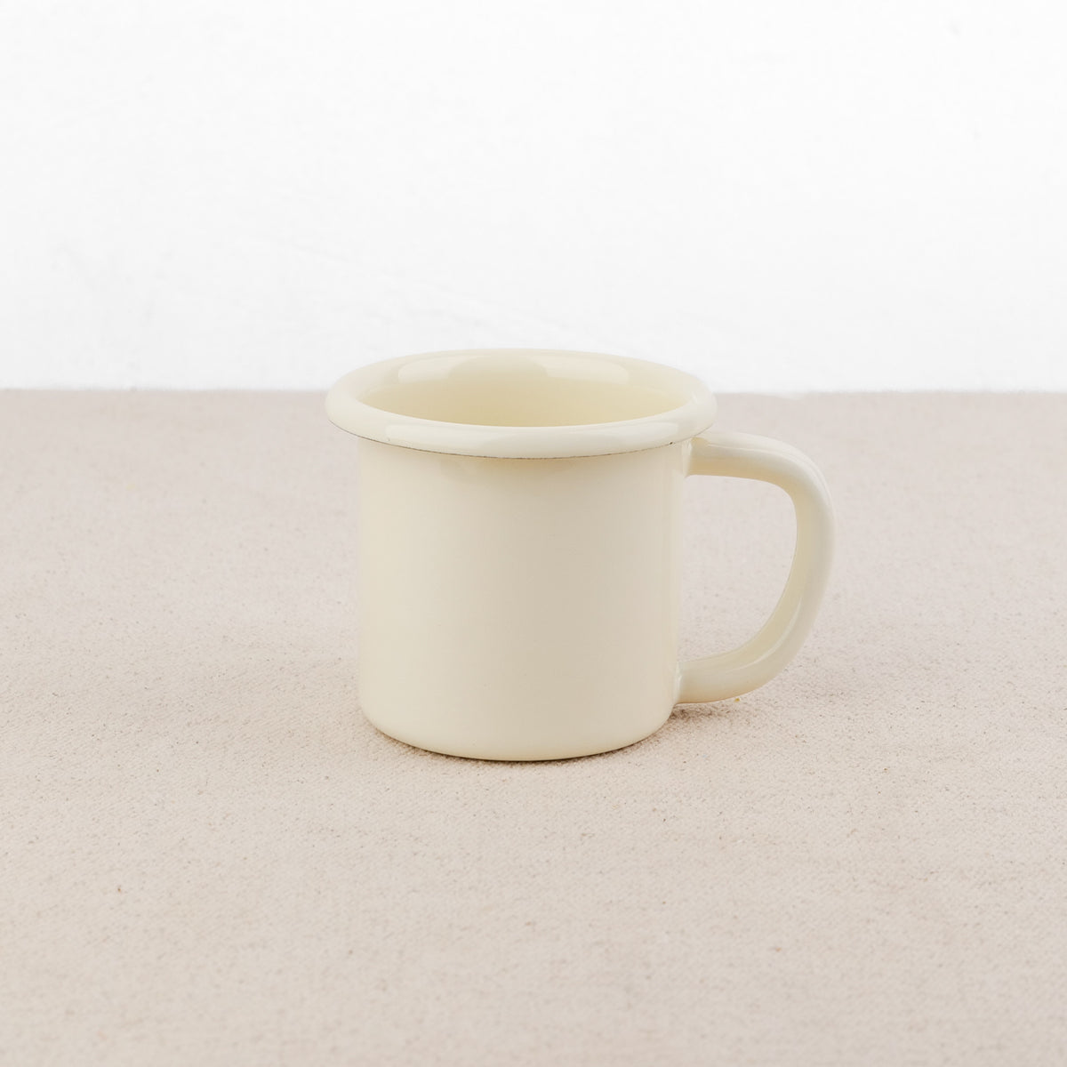 Mug en émail coloré