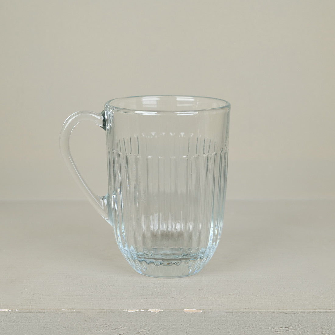 Mug en verre pressé