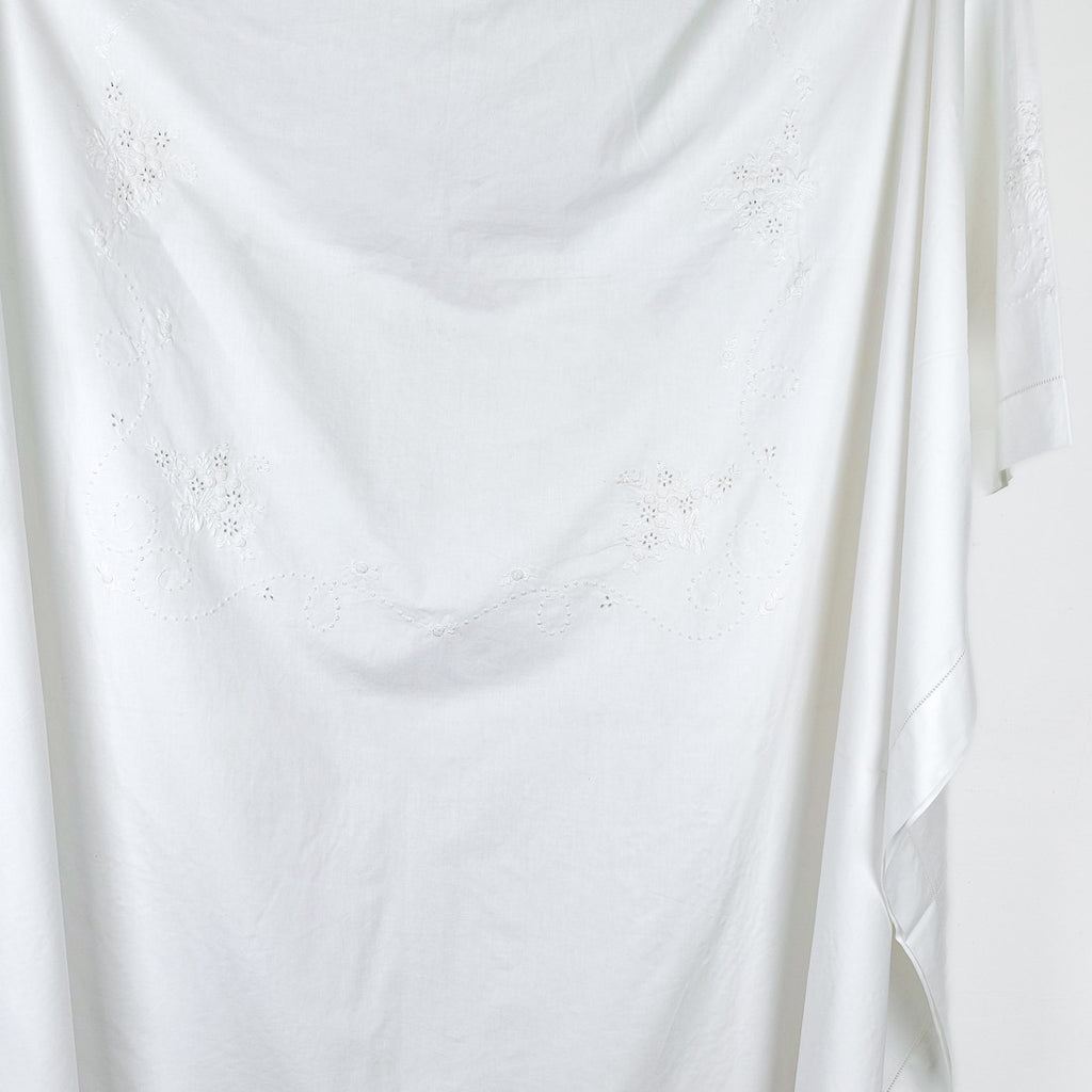 Nappe en coton blanche brodée