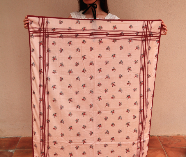 Nappe rose à fleurs