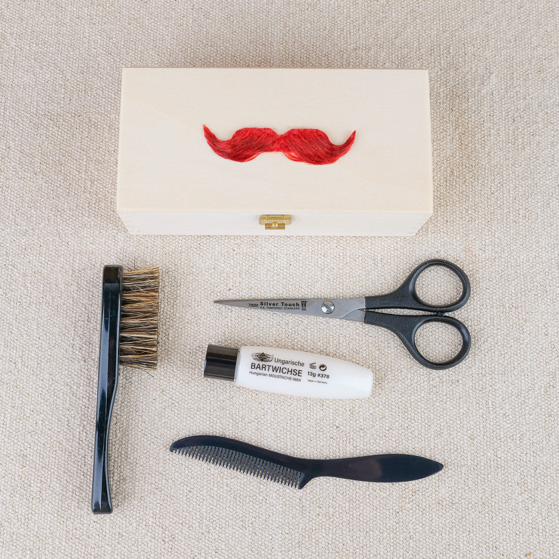 Nécessaire à moustache